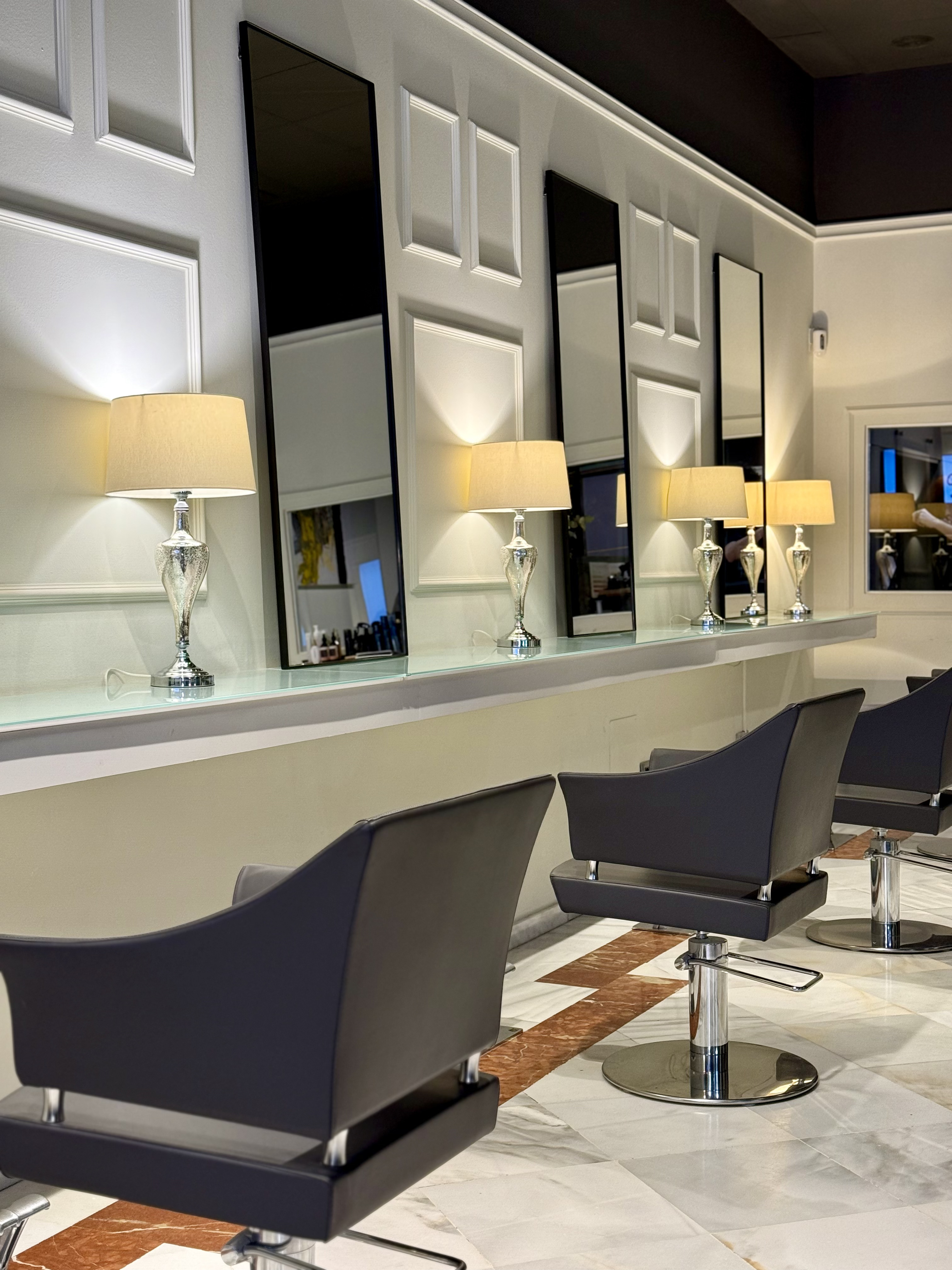 Detalle del tocador y diseño arquitectónico del salón